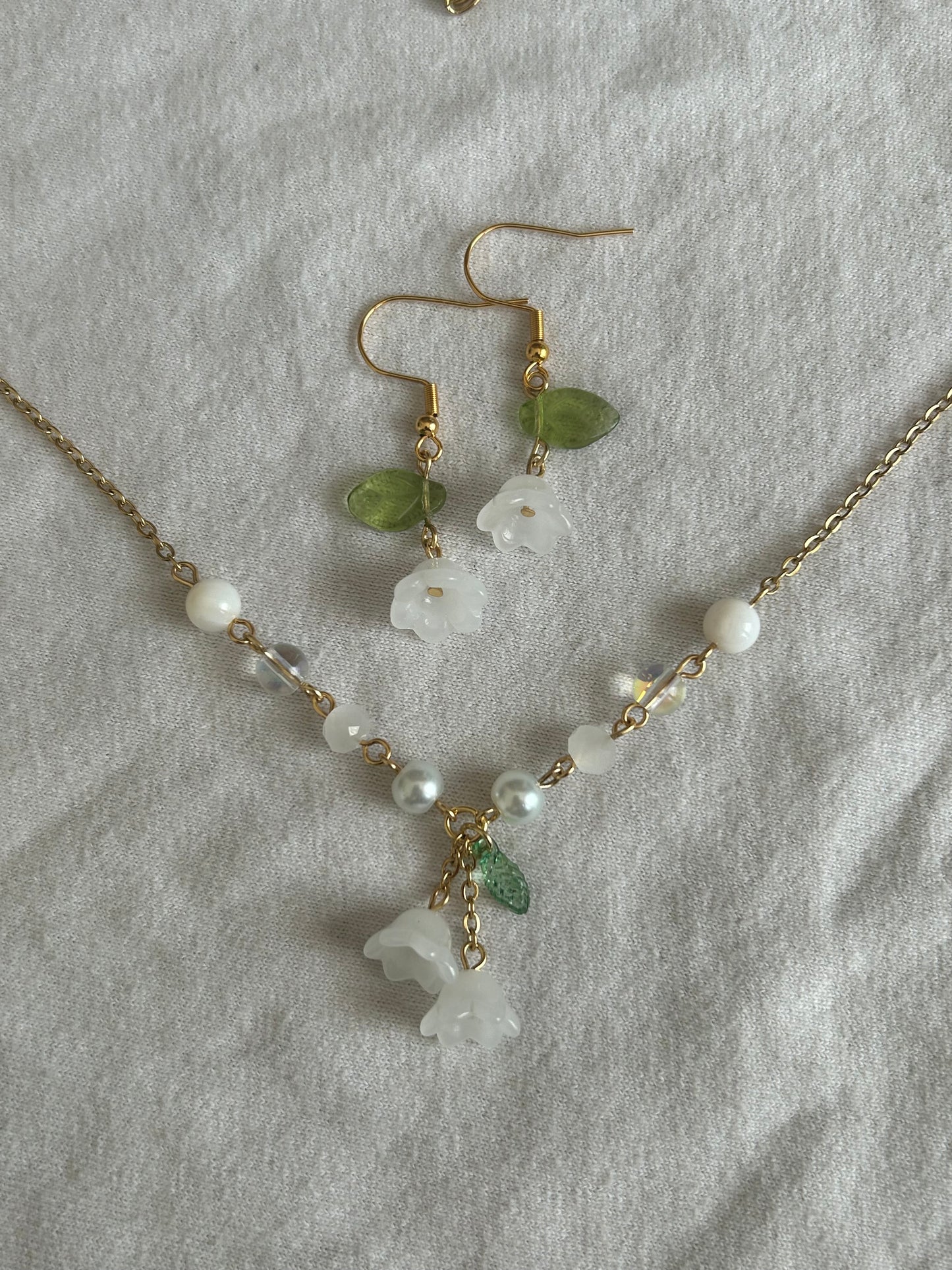lily chain necklace