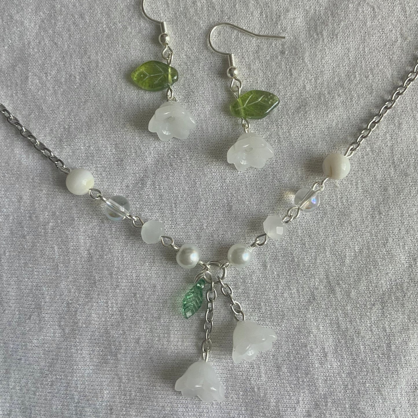 lily chain necklace