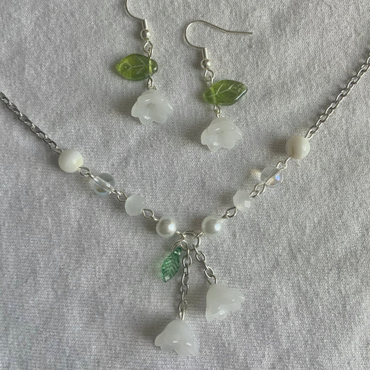 lily chain necklace