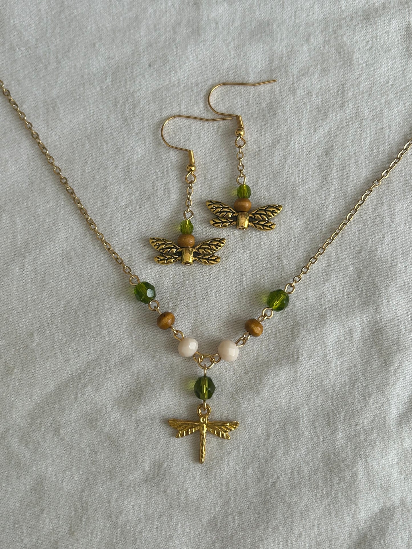 dragonfly fields necklace