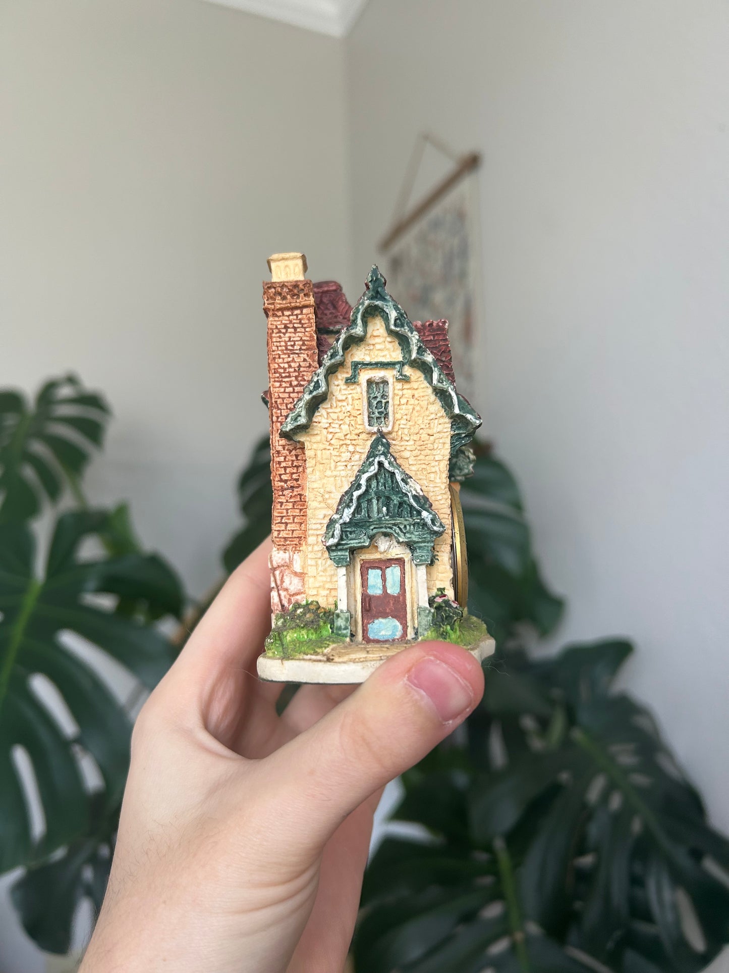 cottage clock trinket