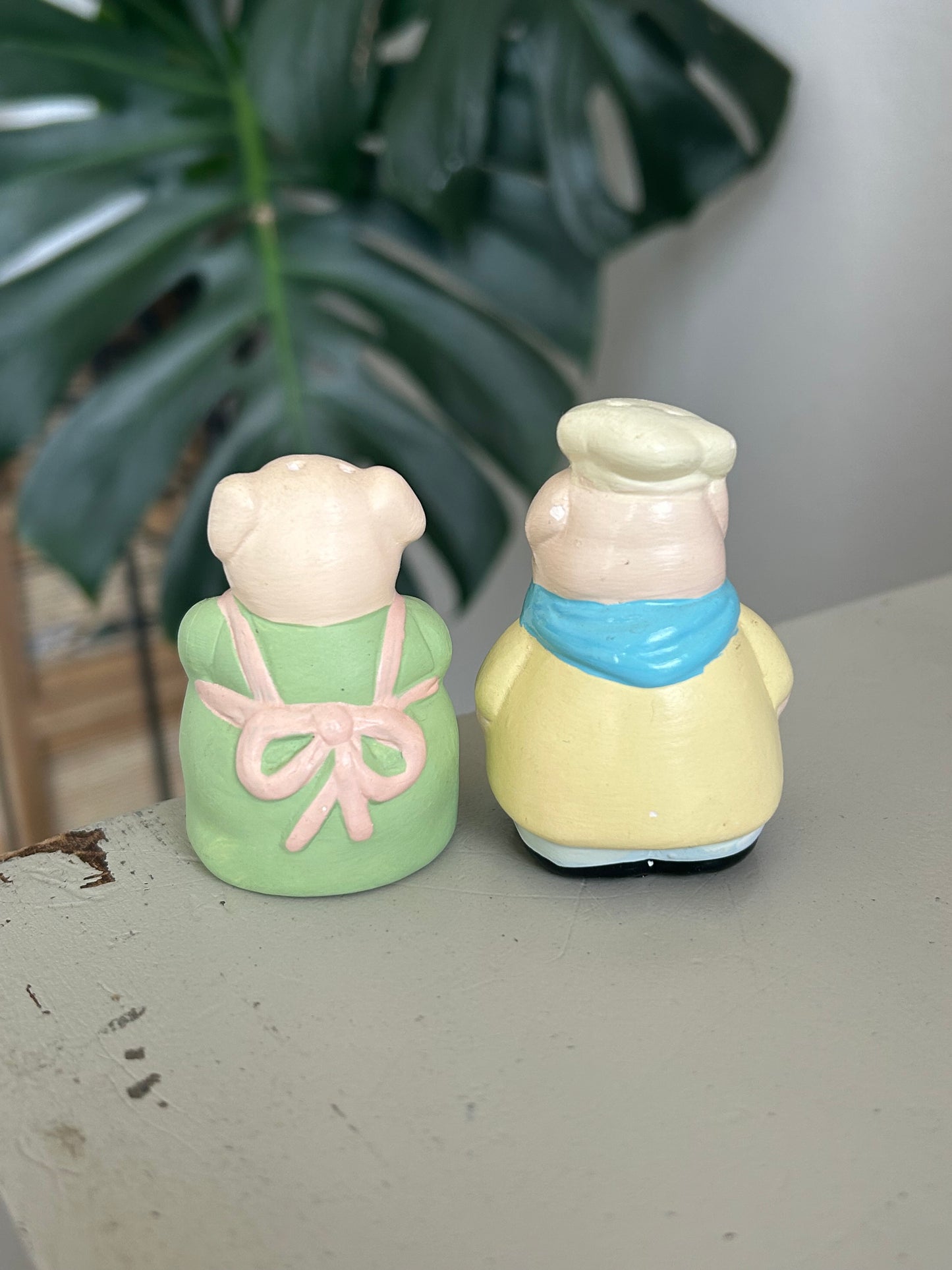 kitchen piglets salt and pepper shakers