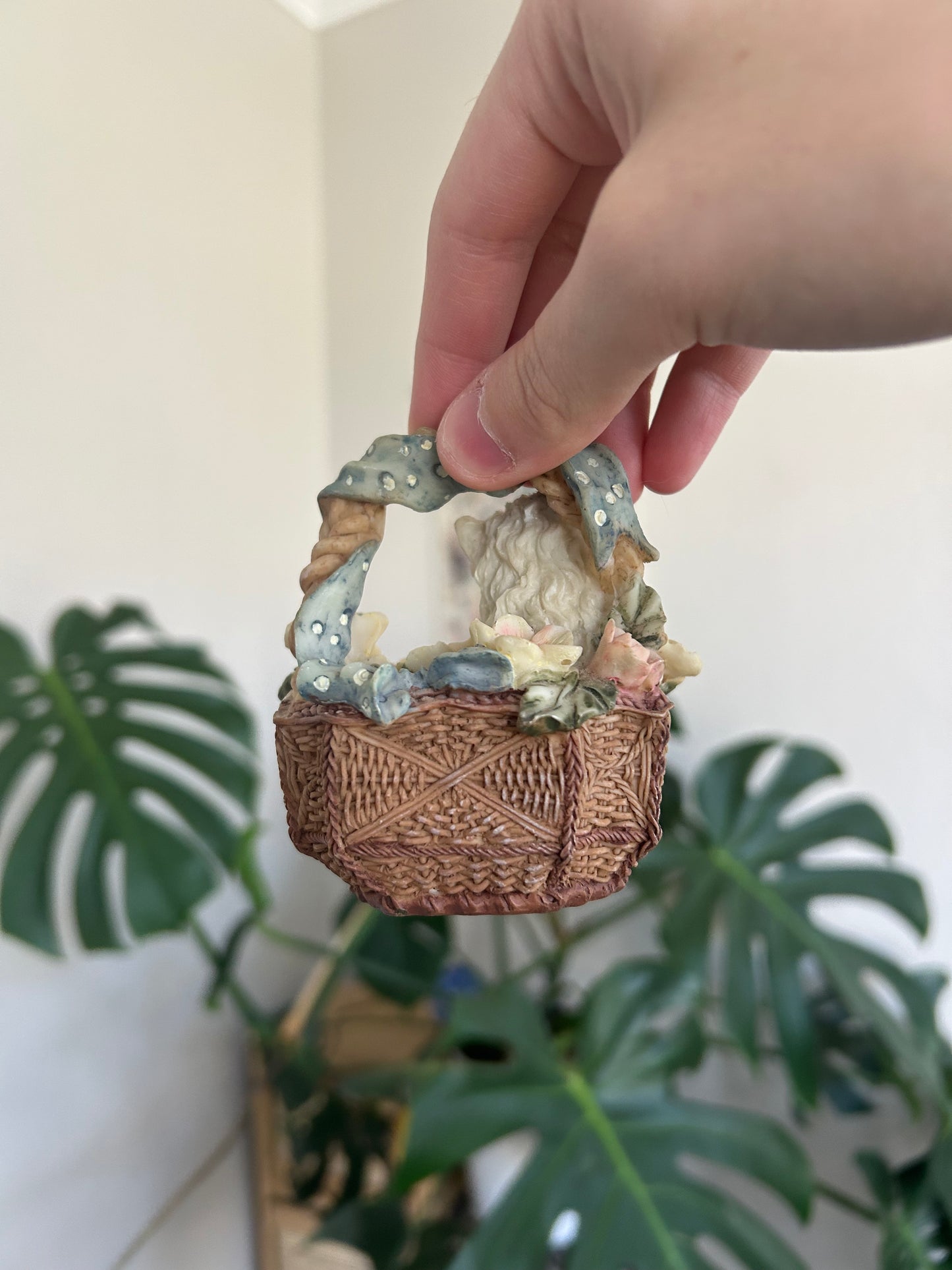cat in basket trinket