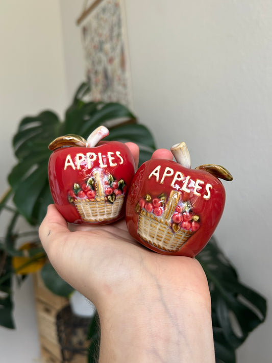 apple salt and pepper shakers