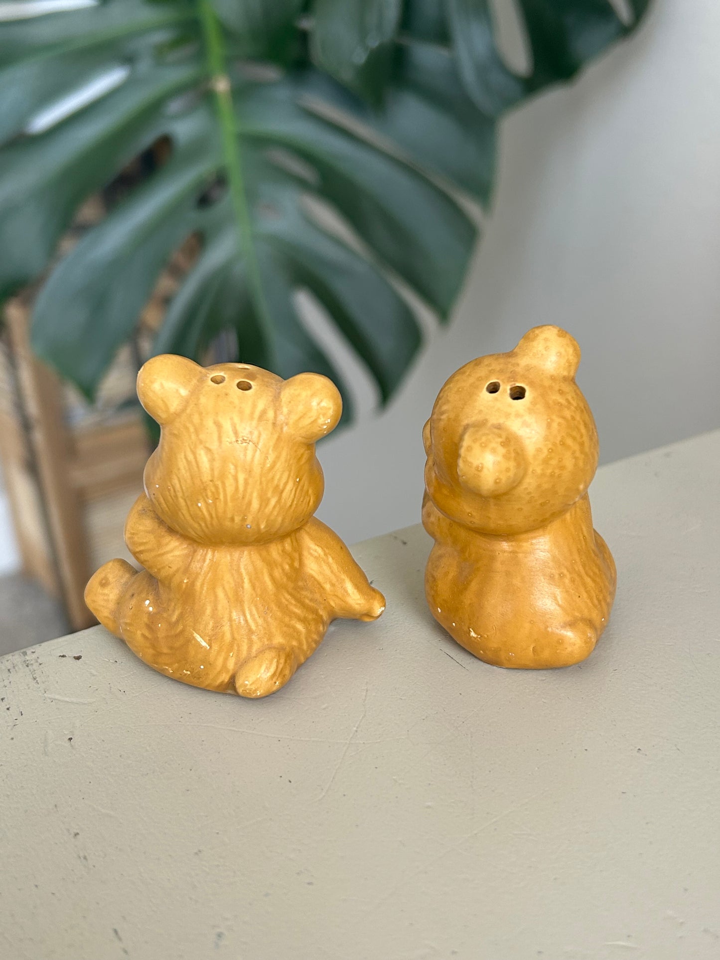 honey bears salt and pepper shakers